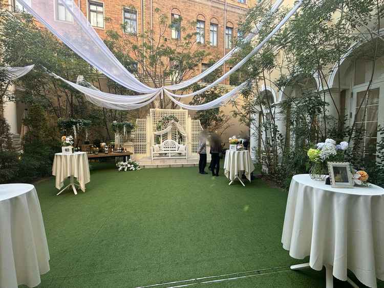 開放的なガーデンの写真。