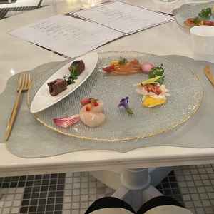 料理の試食会。ベーシックなものより少しランクが上の料理の品が多かった。