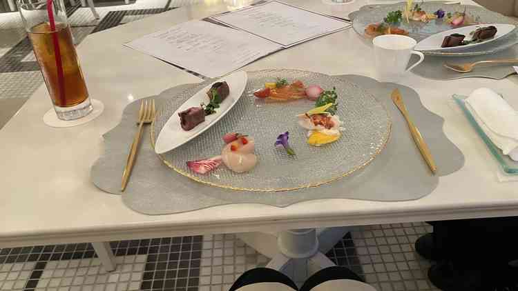料理の試食会。ベーシックなものより少しランクが上の料理の品が多かった。