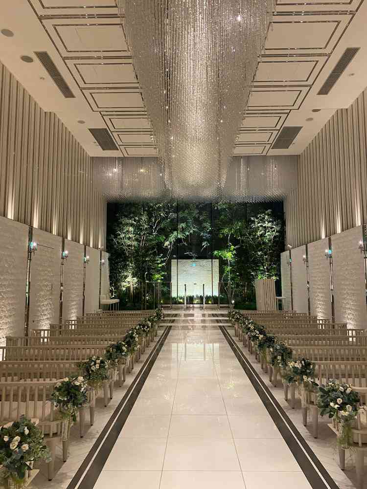 白基調の美しいチャペル。神聖な空気感でした。座席数も多く、ゲストが多い挙式でも問題ない点が魅力的です