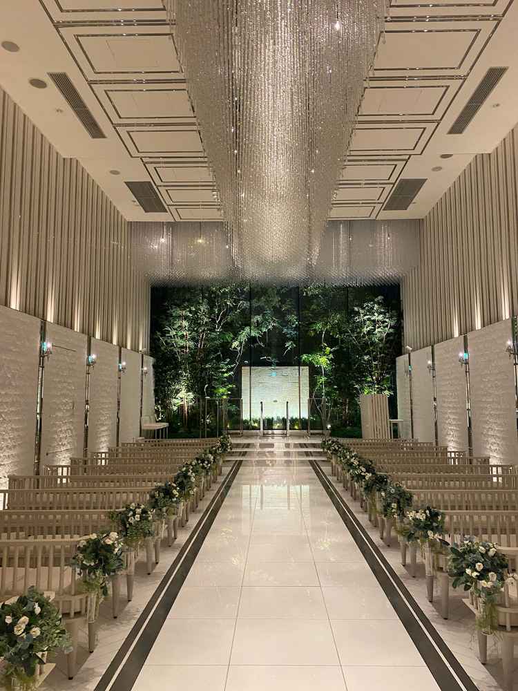 白基調の美しいチャペル。神聖な空気感でした。座席数も多く、ゲストが多い挙式でも問題ない点が魅力的です