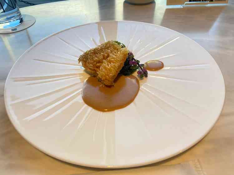 コースの魚料理