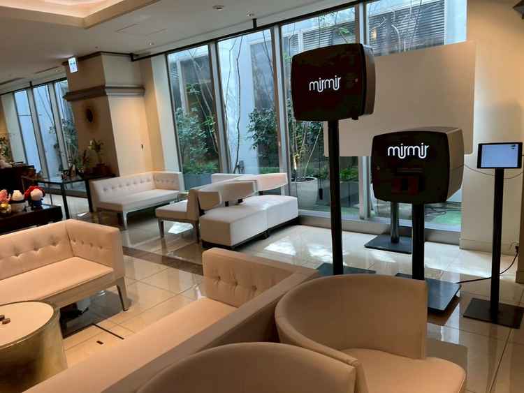 待合スペースです。このプリクラ機はサービスだそうです。大手の式場さんは最先端だと思いました。