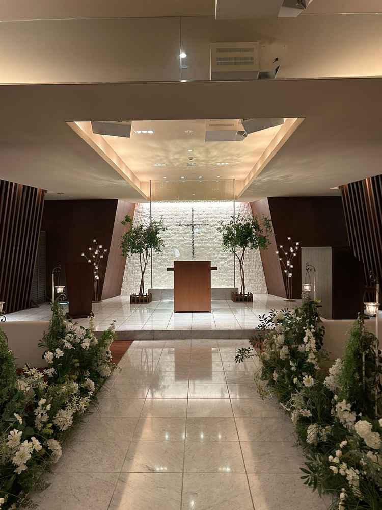 挙式会場。垂直に流れる水が幻想的でテンション上がりました。