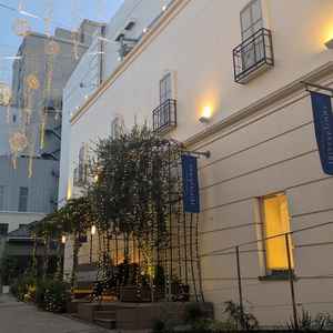 チャペルと披露宴会場の間の通りの様子です。