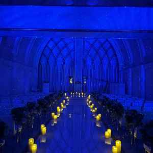 お祈り中、目を瞑っている間にライトダウンの演出も！一生忘れられない思い出になりそうです。