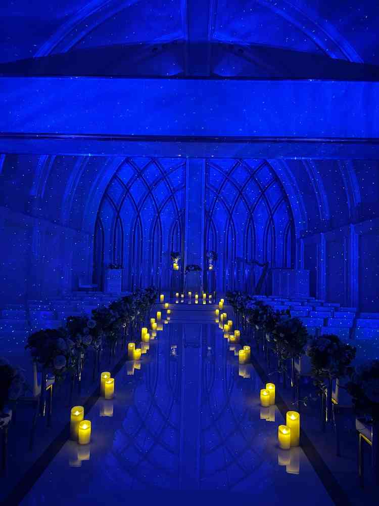 お祈り中、目を瞑っている間にライトダウンの演出も！一生忘れられない思い出になりそうです。