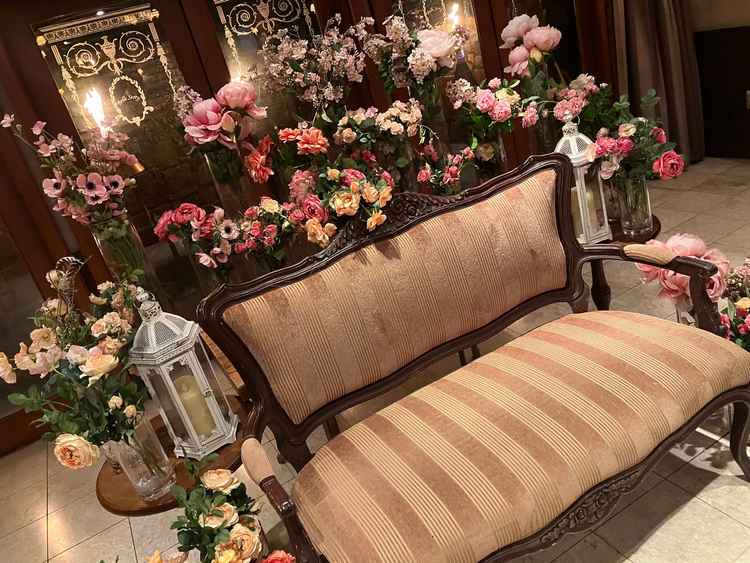 披露宴会場のソファ席