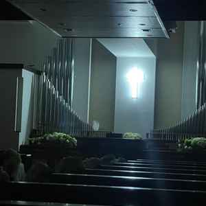 とても神秘的なチャペルで音声、映像、照明もとても素敵でした。