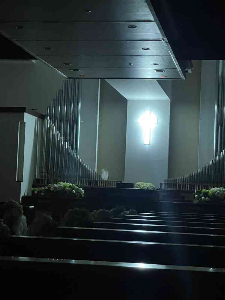 とても神秘的なチャペルで音声、映像、照明もとても素敵でした。