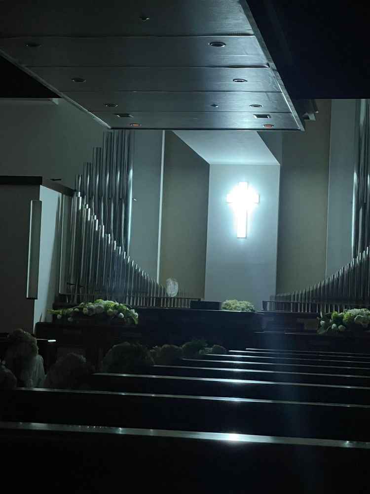 とても神秘的なチャペルで音声、映像、照明もとても素敵でした。