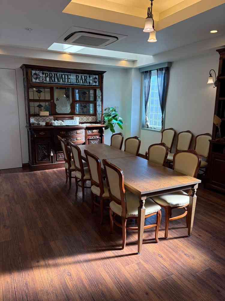 親族のための待合室の写真。落ち着いた雰囲気で、おしゃれなので親族が喜ぶだろうなと想像できました。