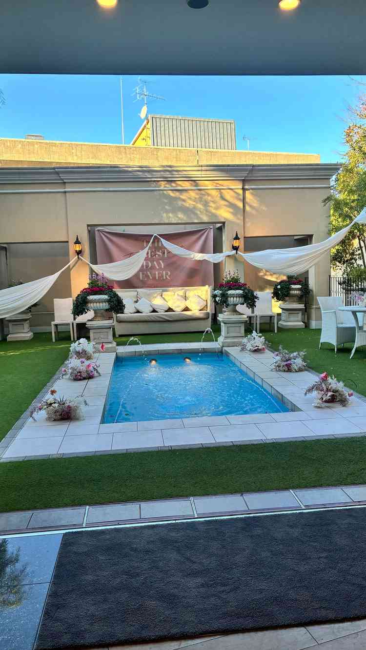 インガーデン。披露宴会場と繋がる海外風の庭園で写真映えし、ゲストの思い出写真にも最適だと感じました。