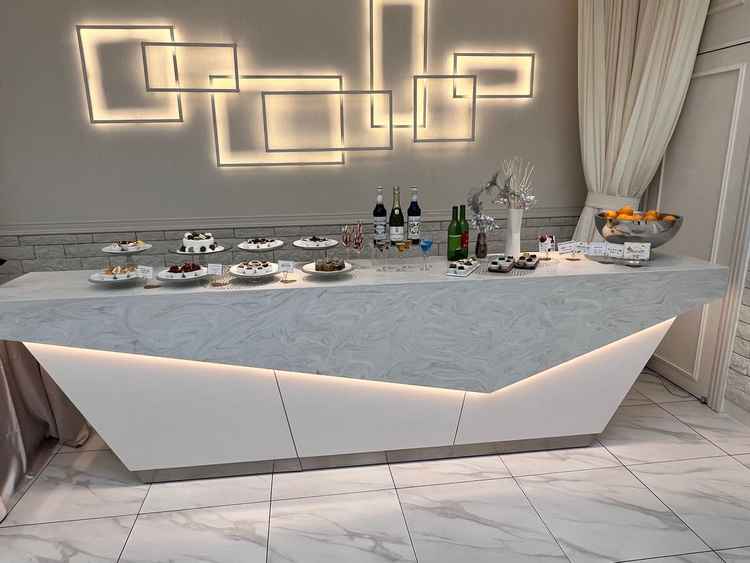 ウェルカムパーティー会場。他の会場にはない会場だが、新郎新婦、来場する方と会話できる空間があり良い。