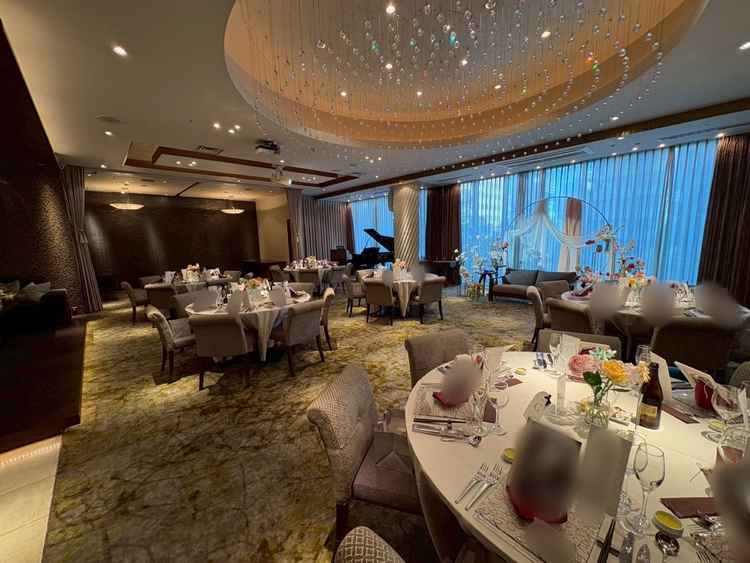 長方形の披露宴会場なので、ゲスト全員との距離が近いなと思いました。