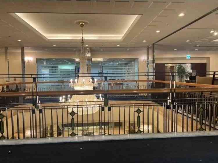 会場の入り口付近は吹き抜けです。