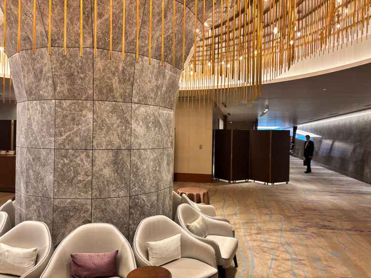 披露宴式場前のロビー空間です