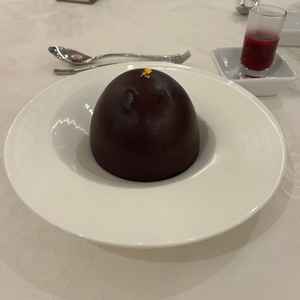 右上のベリー系のソースをかけて食べた。甘酸っぱくてテトも美味しかった。