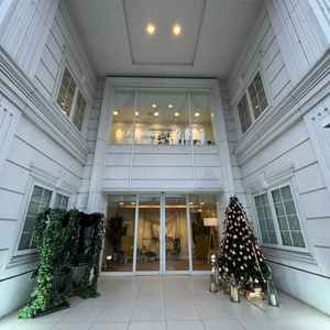 会場入口。中に入ると挙式会場、披露宴会場があります。