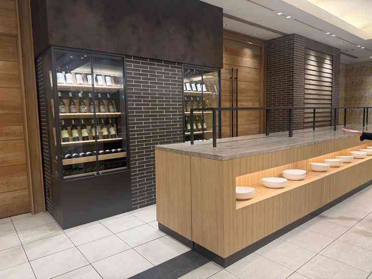 食事を大事にしており、各披露宴に対して調理場を設けていることで出来立てが食べられます。