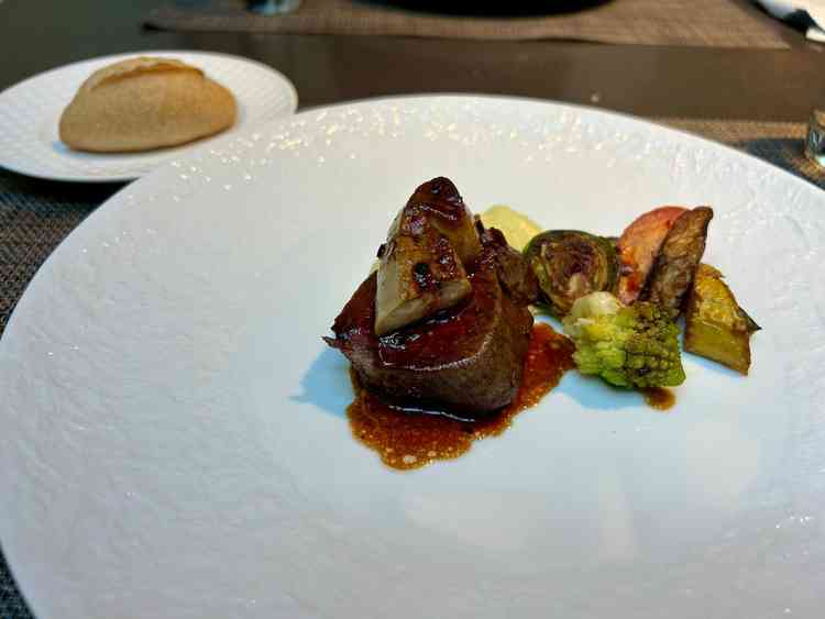 試食の肉料理。