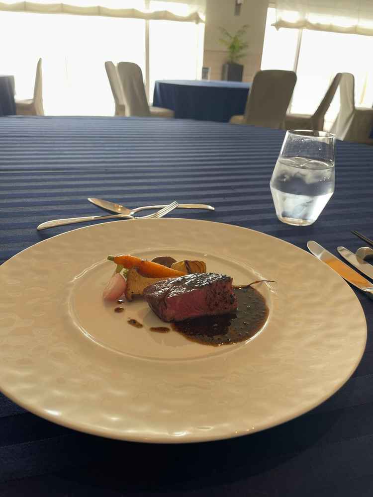 お肉料理も美味しかったです。お肉が柔らかくてよかった