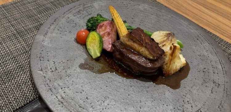 フォアグラの乗った柔らかいお肉はとっても美味しかったです。