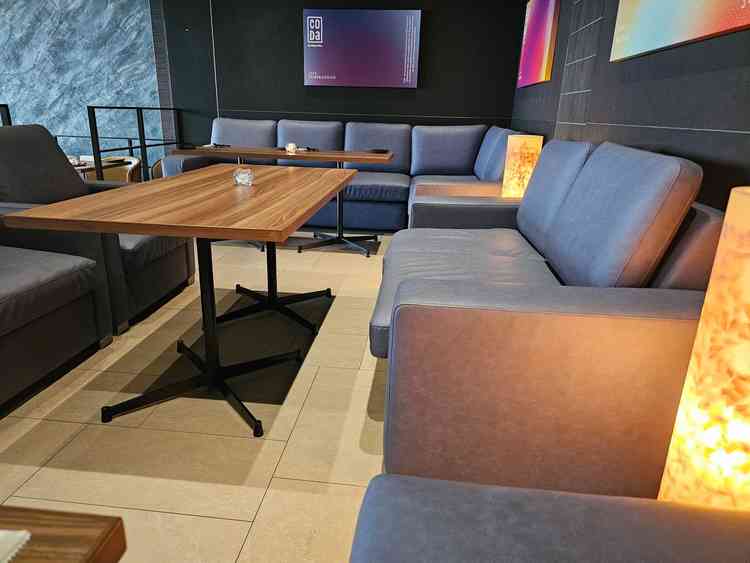 ソファーもあり、椅子では座りづらい人も楽に過ごせそうで良いなと思いました。