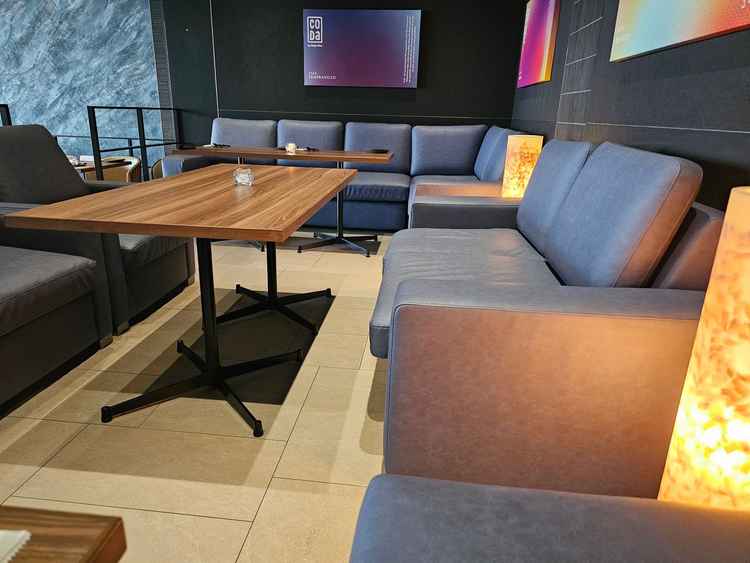 ソファーもあり、椅子では座りづらい人も楽に過ごせそうで良いなと思いました。