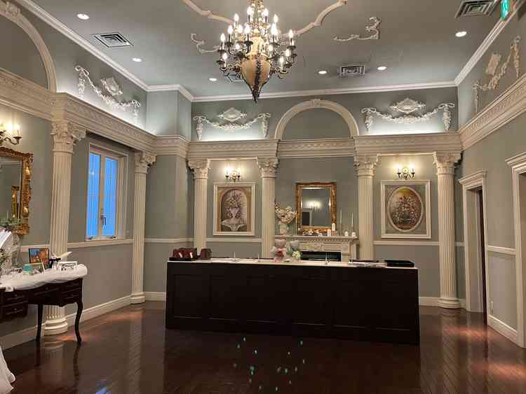 受付場所です。中世のお城のような装飾で、前撮り場所にも使われる方が多いそうです。