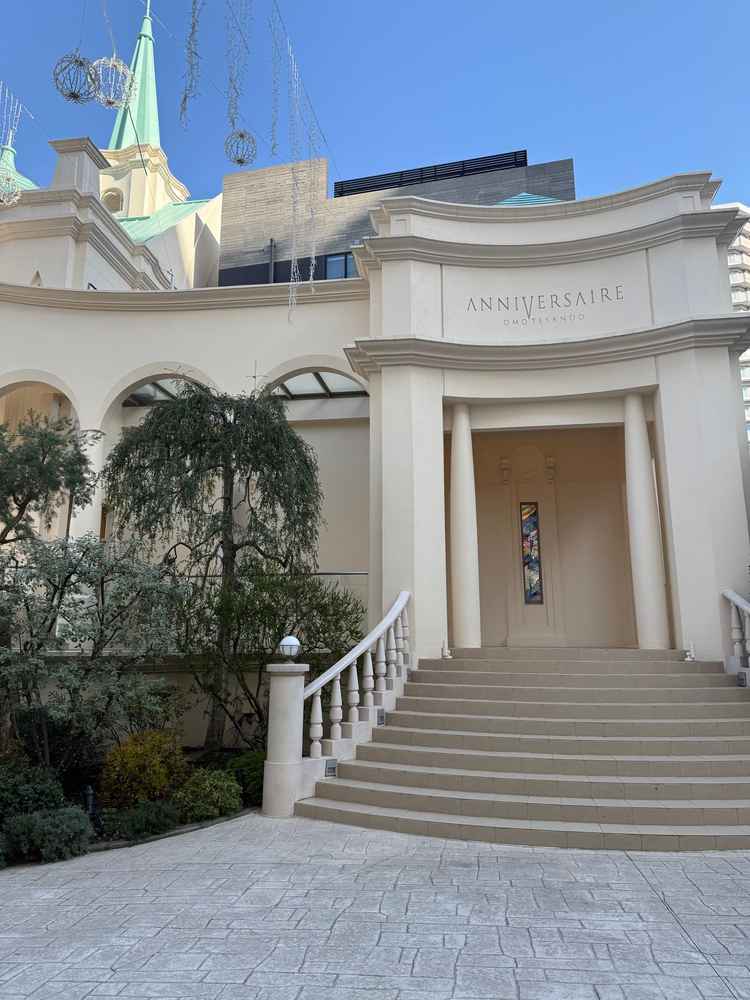 挙式後、フラワーシャワーを行う場所