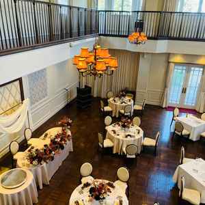 クラシカルな雰囲気がある会場でした。階段もついているので階段入場もできるとの事でした。