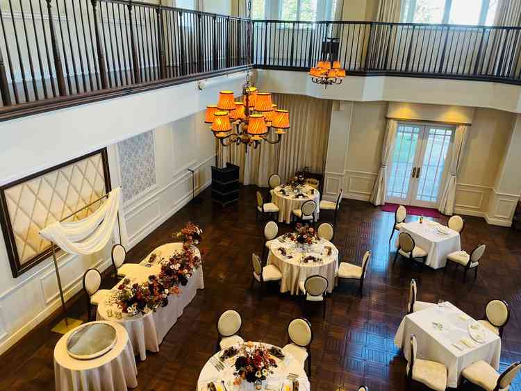 クラシカルな雰囲気がある会場でした。階段もついているので階段入場もできるとの事でした。