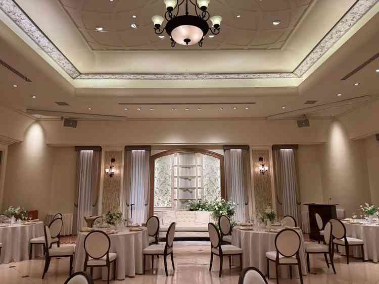 披露宴会場です。広々として中庭もついていますが、少人数でも利用可能とのことです。