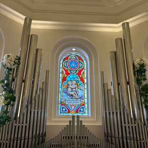 花の香りがするチャペルの写真