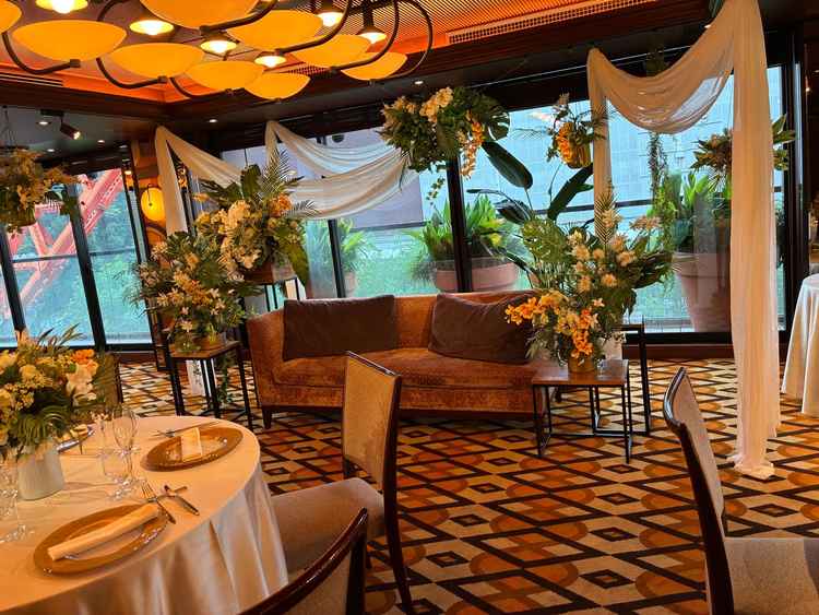 披露宴会場です。窓から東京タワーが見えとても迫力がありました。