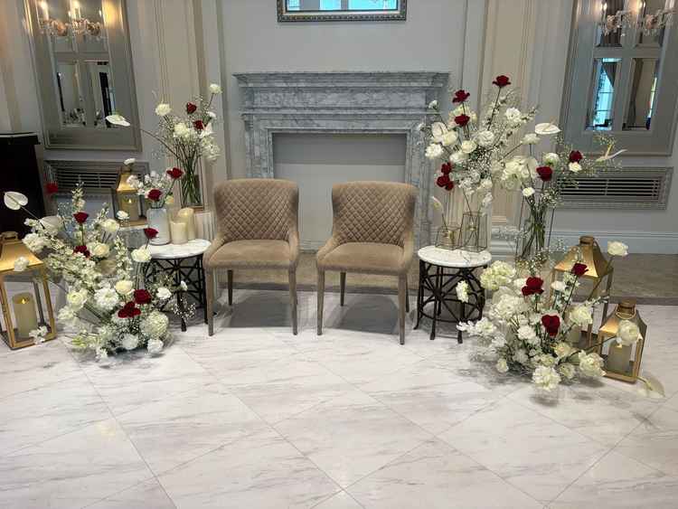 披露宴のメインテーブルの装花例