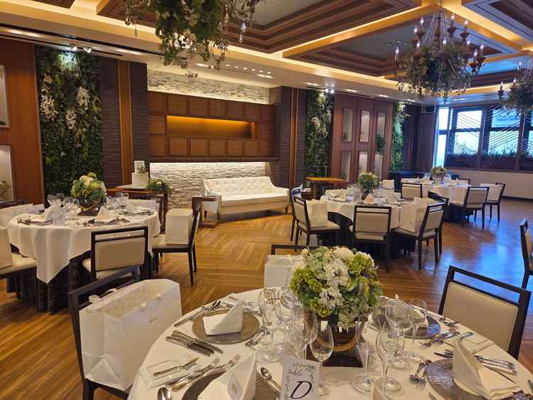 披露宴会場も緑が多く取り入れられていて雰囲気がすごく素敵でした。