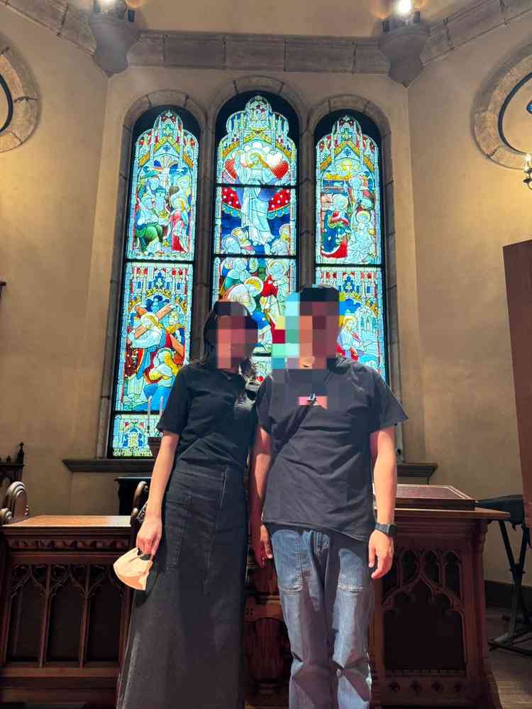 チャペル前にて写真を撮っていただきました。