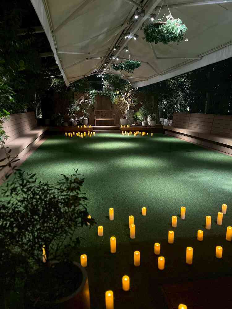 夜のガーデンウエディング会場の雰囲気。思ったより広かったです