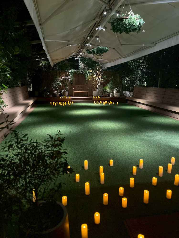 夜のガーデンウエディング会場の雰囲気。思ったより広かったです