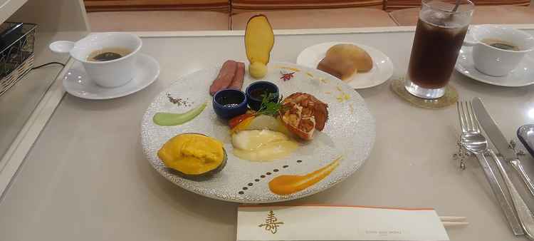 料理。どれもとても美味しい料理でした。ソースがたくさんあるので飽きずに楽しんで食事ができました