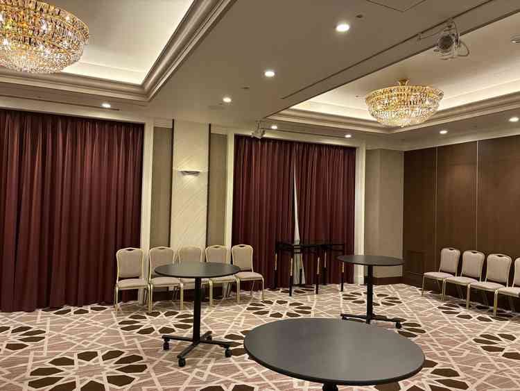 少人数にも対応しているアットホームな雰囲気の披露宴会場。