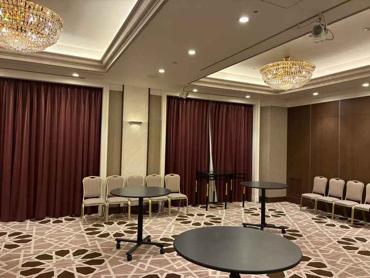 少人数にも対応しているアットホームな雰囲気の披露宴会場。