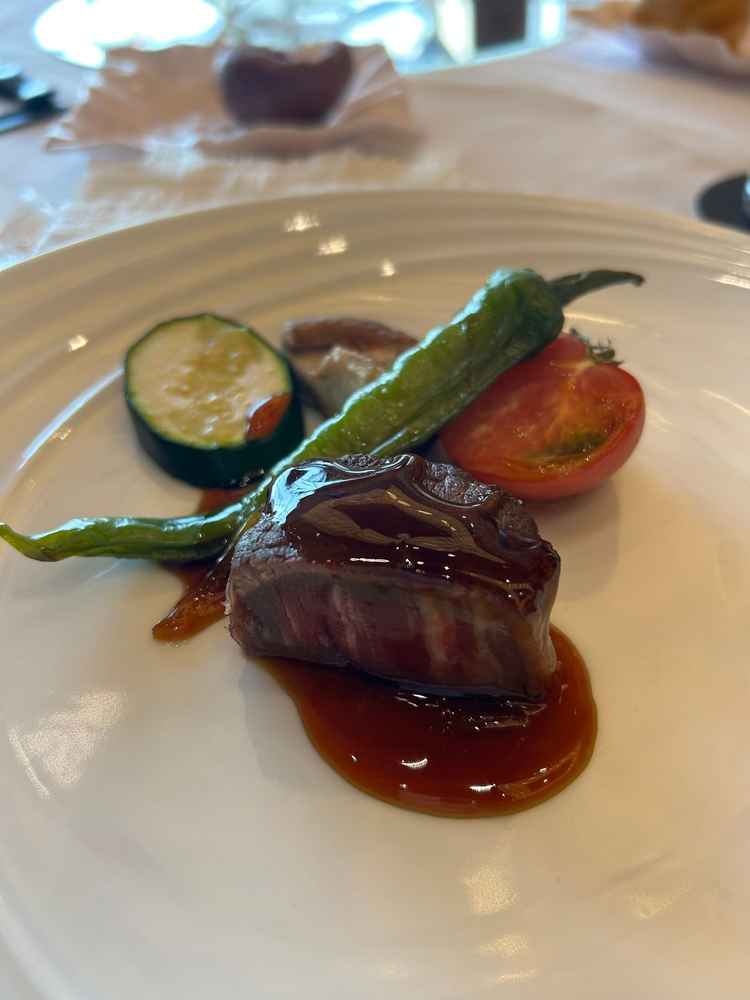 お料理は1人一皿いただきました。肉魚とありしっかり検討できます。