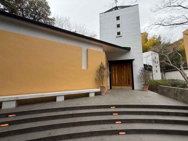 チャペルの外観になります。