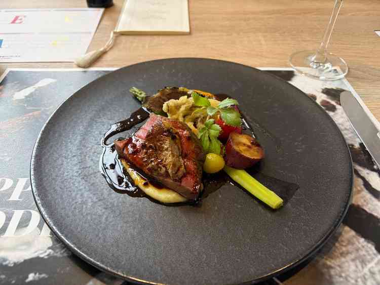 試食でいただいた肉料理。