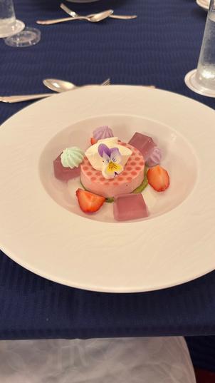 デザート試食の写真。見た目が華やかで、味もとても美味しかったです。