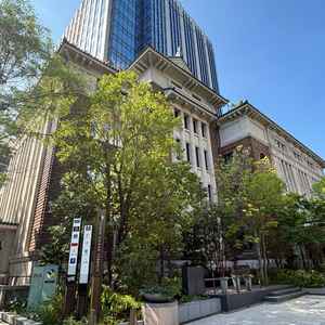 緑もある自然豊か、かつ歴史のある外観。