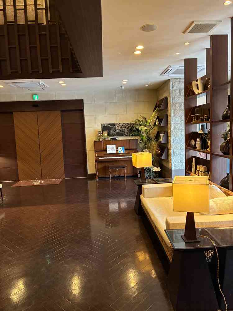 別館館内、ラグジュアリーて陽気に楽しめそうな雰囲気の会場